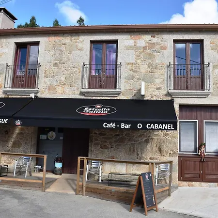 O Cabanel Albergue-bar ホステル