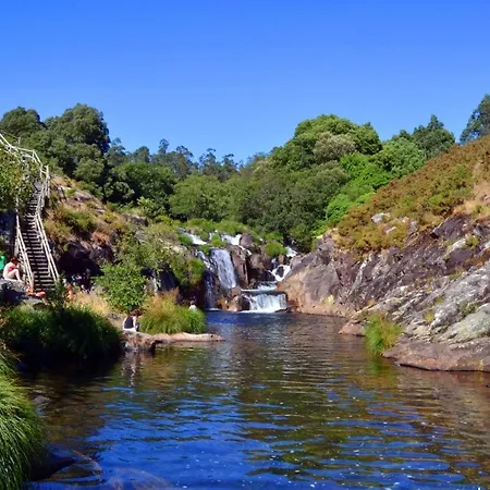 O Cabanel Albergue-bar אכסניה Villastose