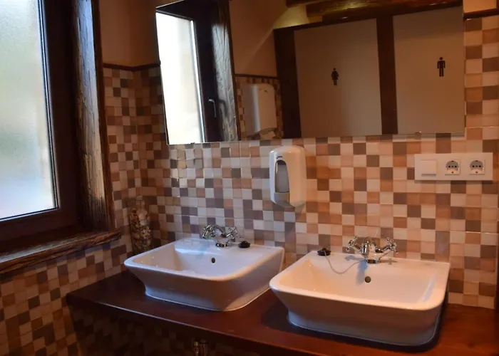 O Cabanel Albergue-bar Hostel